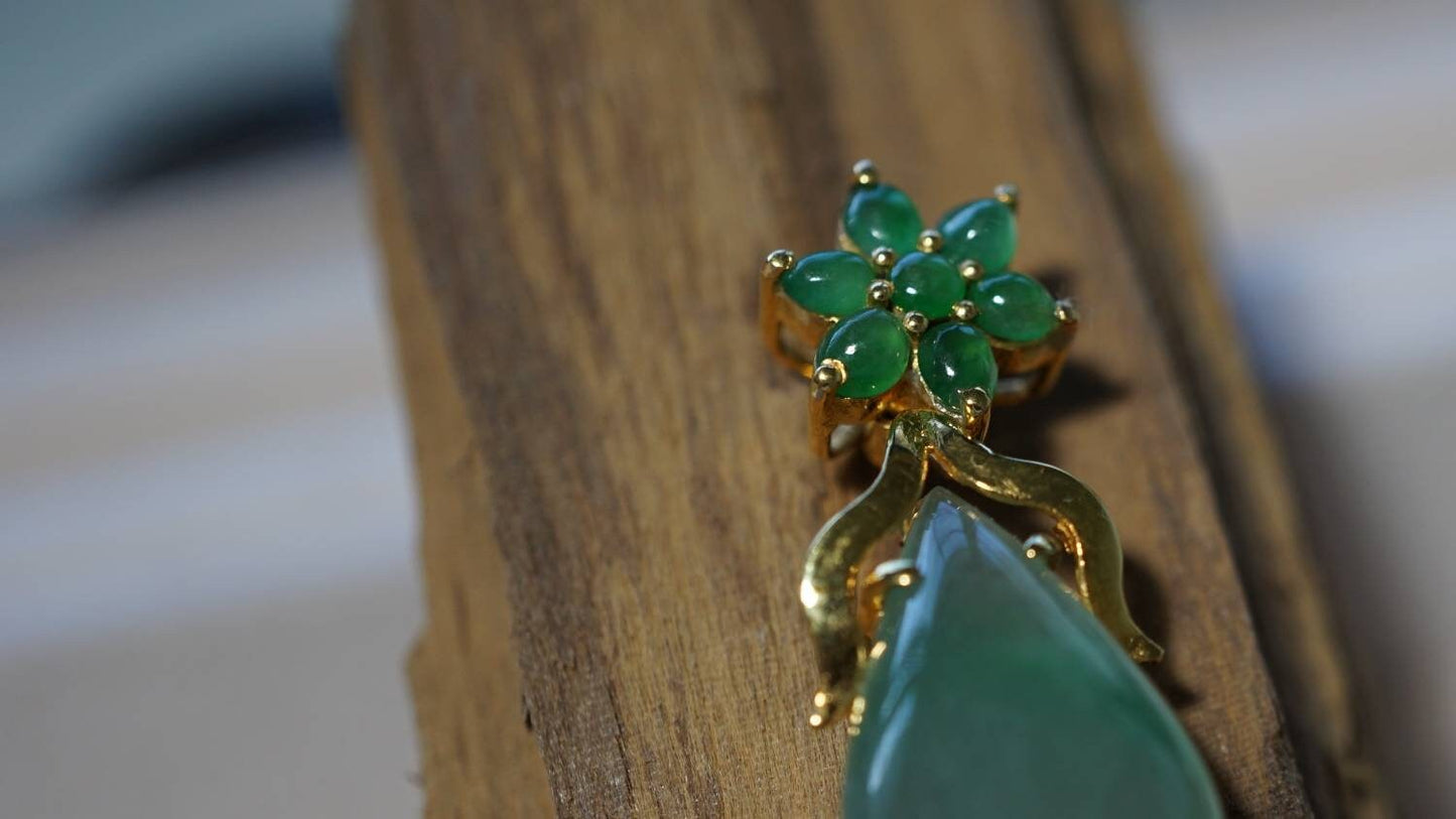 Green Pear Shape Natural Grade-A Burma Jadeite Jade Pendant with 14K Gold