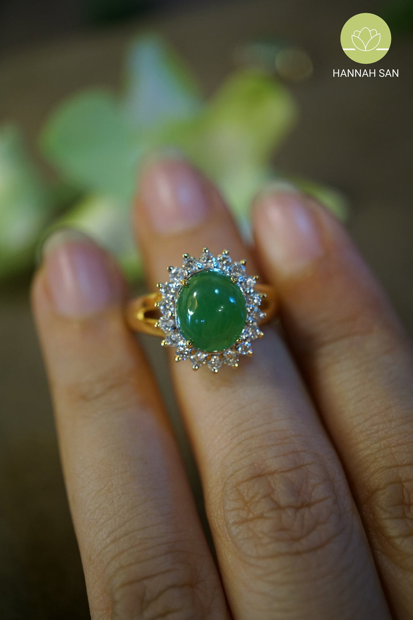 Natural Type A Green Jadeite Jade Ring in 18K Gold